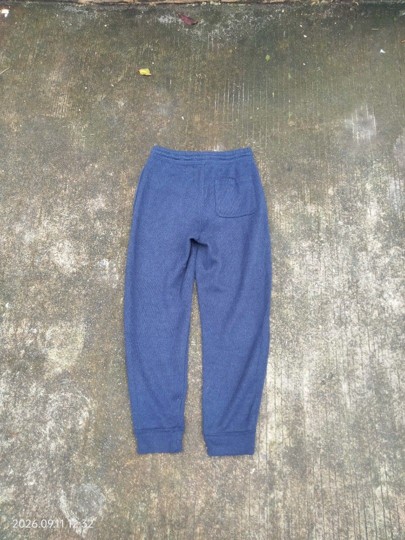 Old Navy Knitted Jogger Pants (Category: Other Bottoms) located in Caloocan City. Submitted by haruconcep52476 (Listing ID 1461071385, Image 2). Description: Dimensions W28 to 32 × L37 Good condition Color rate 9 Need wash - Comfy blue joggers - Textured pattern - Elastic waistband with drawstring for adjustable fit - Cuffed ankles - Ideal for lounging or casual outings - Easy to pair with t-shirts or hoodies.