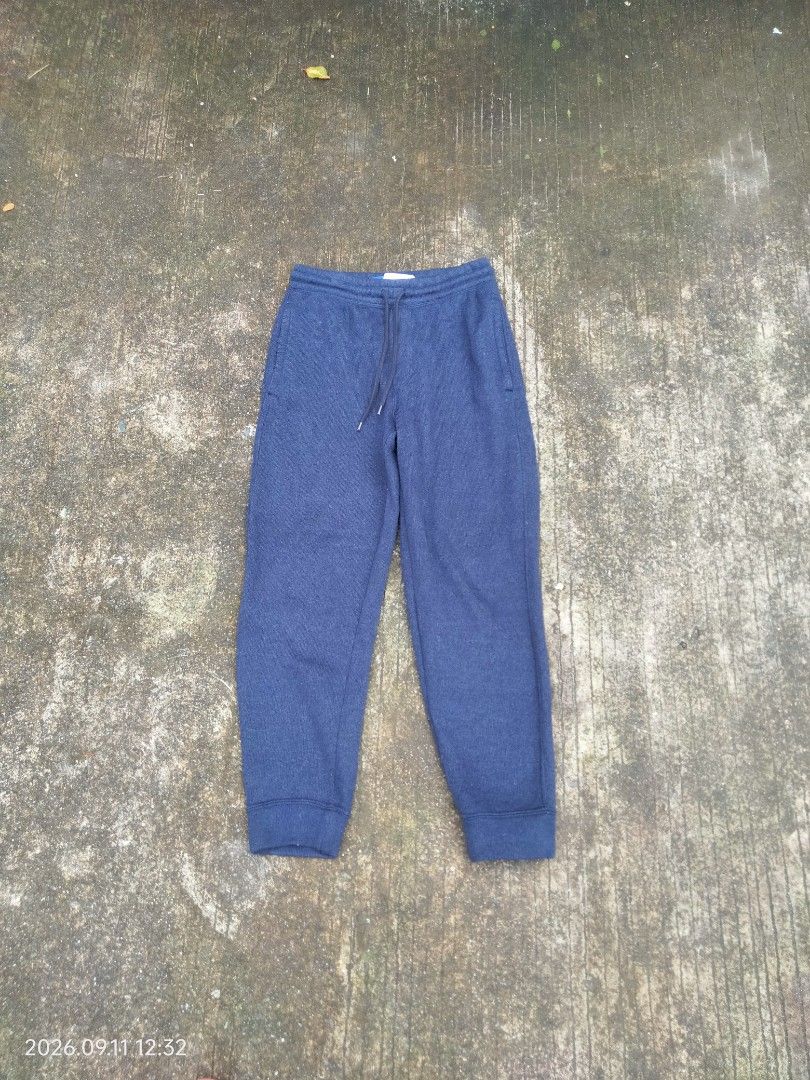 Old Navy Knitted Jogger Pants (Category: Other Bottoms) located in Caloocan City. Submitted by haruconcep52476 (Listing ID 1461071385, Image 1). Description: Dimensions W28 to 32 × L37 Good condition Color rate 9 Need wash - Comfy blue joggers - Textured pattern - Elastic waistband with drawstring for adjustable fit - Cuffed ankles - Ideal for lounging or casual outings - Easy to pair with t-shirts or hoodies.