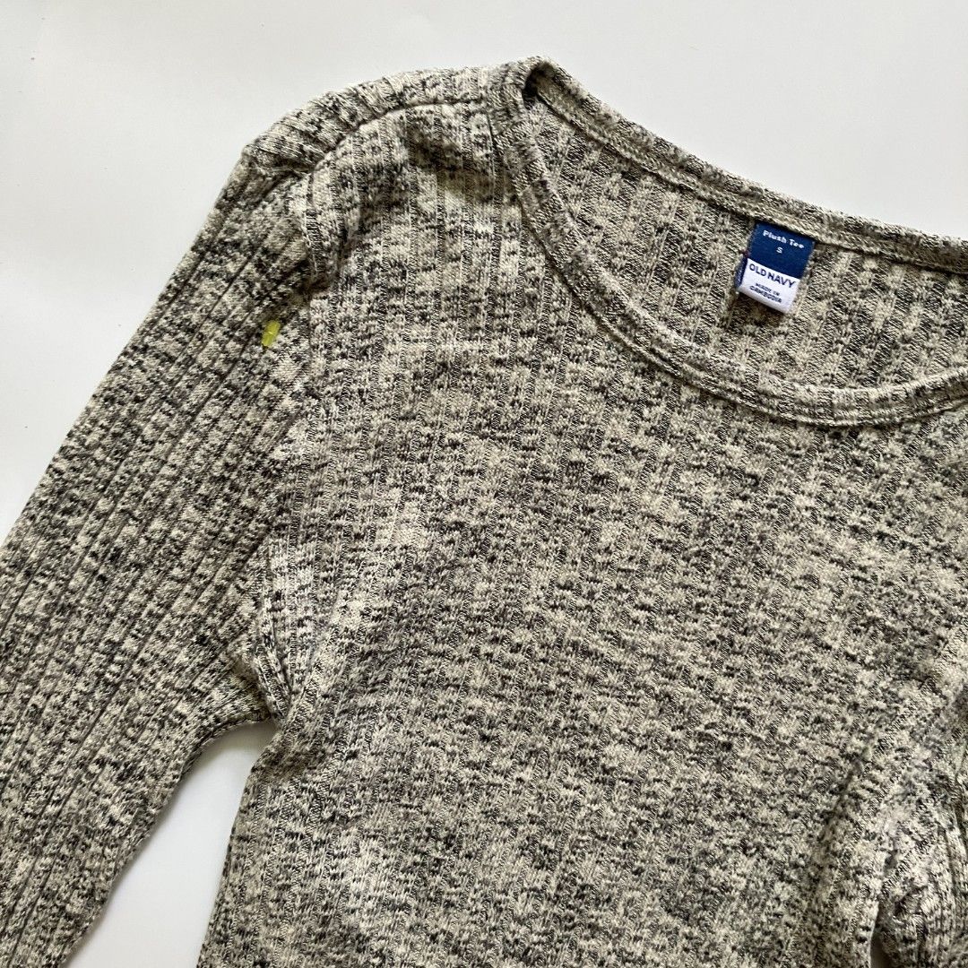 🌼Old Navy Plush sweater • small - medium (Category: Longsleeves) located in Cagayan de Oro. Submitted by capybara.co.ph (Listing ID 1460984124, Image 3). Description: small - medium L23 W18.5 🌺 mine ₱99 | steal ₱149 | grab ₱199 💓 lock ₱299 ♡ most items are thrifted, so manage your expectations ♡ no cod ♡ no return, exchange or cancelation ♡ will block & post if no reply or cancelled ♡ mop is maribank & gcash ♡ mod is j&t ♡ ship within ph only.