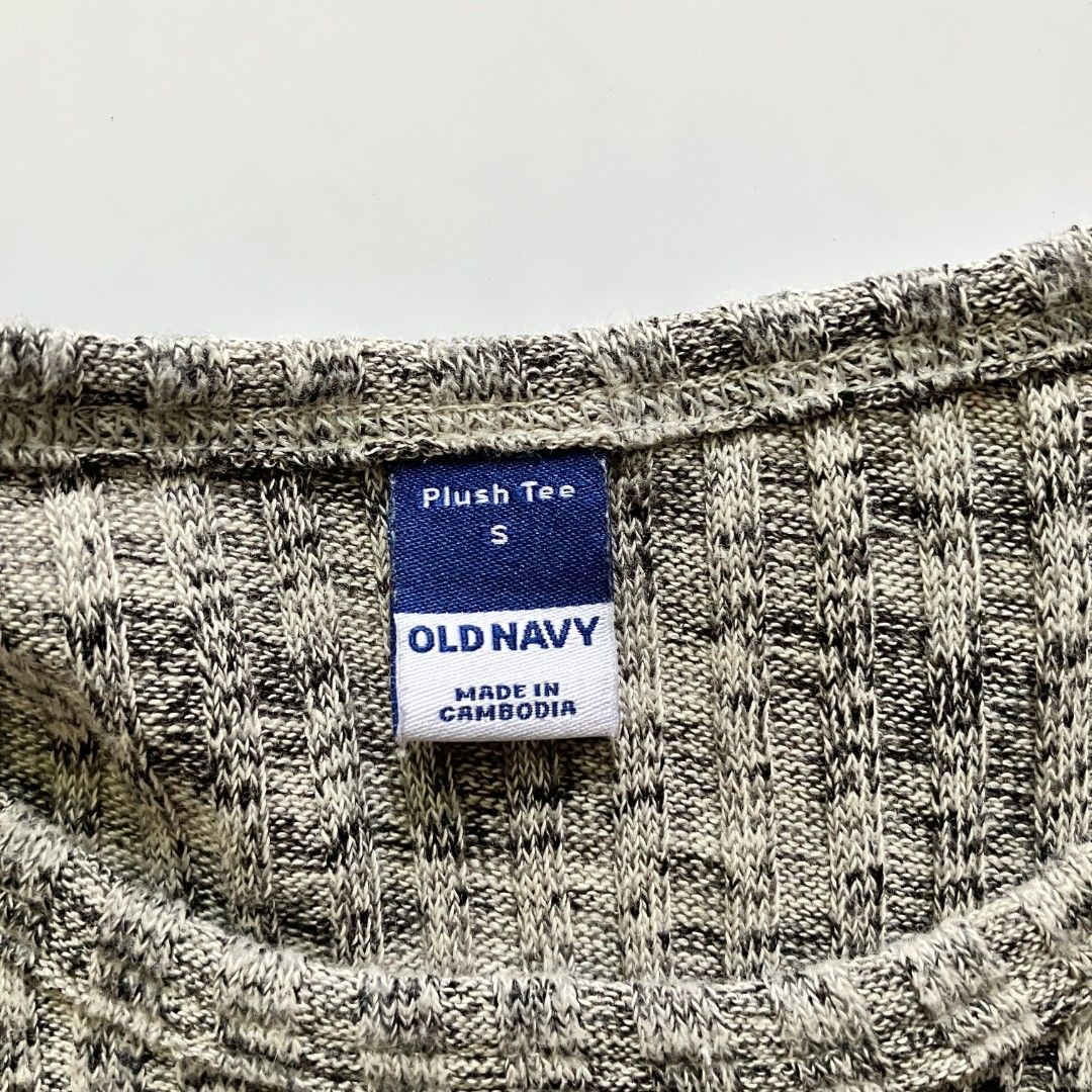 🌼Old Navy Plush sweater • small - medium (Category: Longsleeves) located in Cagayan de Oro. Submitted by capybara.co.ph (Listing ID 1460984124, Image 2). Description: small - medium L23 W18.5 🌺 mine ₱99 | steal ₱149 | grab ₱199 💓 lock ₱299 ♡ most items are thrifted, so manage your expectations ♡ no cod ♡ no return, exchange or cancelation ♡ will block & post if no reply or cancelled ♡ mop is maribank & gcash ♡ mod is j&t ♡ ship within ph only.