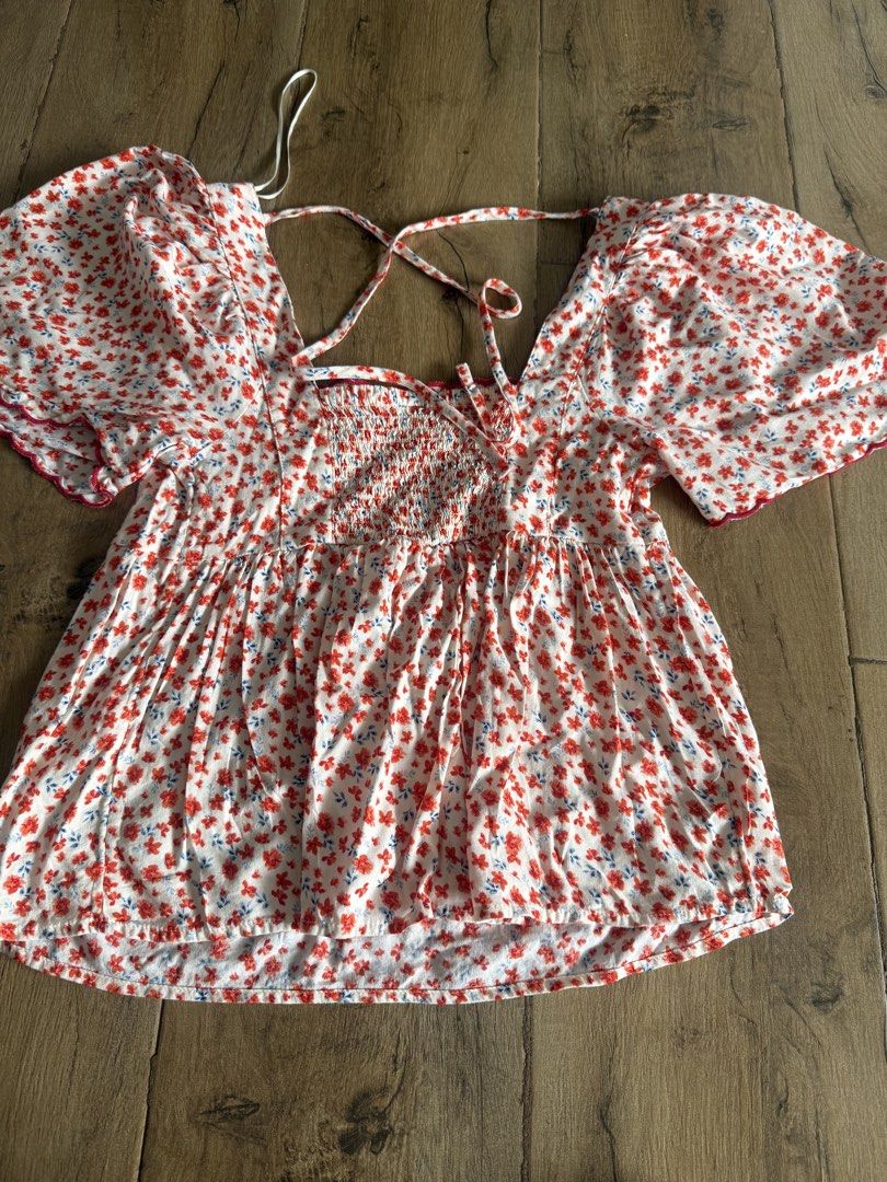 Old Navy Printed Blouse (Category: Dresses) located in Tagaytay City. Submitted by prelovedbytmj (Listing ID 1460988177, Image 1). Description: Old Navy Printed Blouse. Size XS. Cotton. Nice when worn. Good condition. Kasya mo sa Small to Semi Medium.