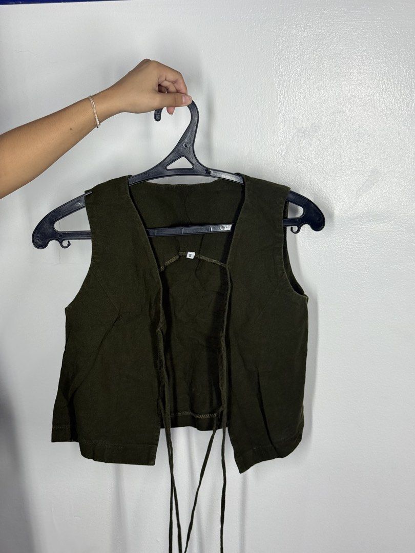 Olive Green Cropped Vest with Tie Front (Category: Sleeveless) located in Angeles City. Submitted by lesmiz24601 (Listing ID 1460974190, Image 1). Description: - Olive green cropped vest - Sleeveless design - Tie-front closure - Perfect for layering over tops or dresses - Versatile and easy to style.