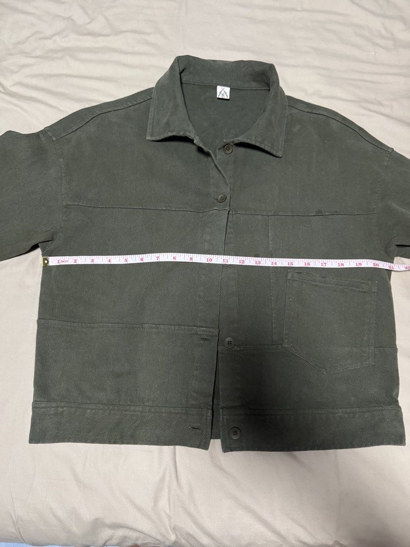 Olive Green Jacket (Category: Coats, Jackets and Outerwear) located in San Jose del Monte. Submitted by thriftream (Listing ID 1460992525, Image 3). Description: - Olive green cropped jacket - Button closure - Two front pockets - Collar detail - Estimated size: Medium - Ideal for layering.