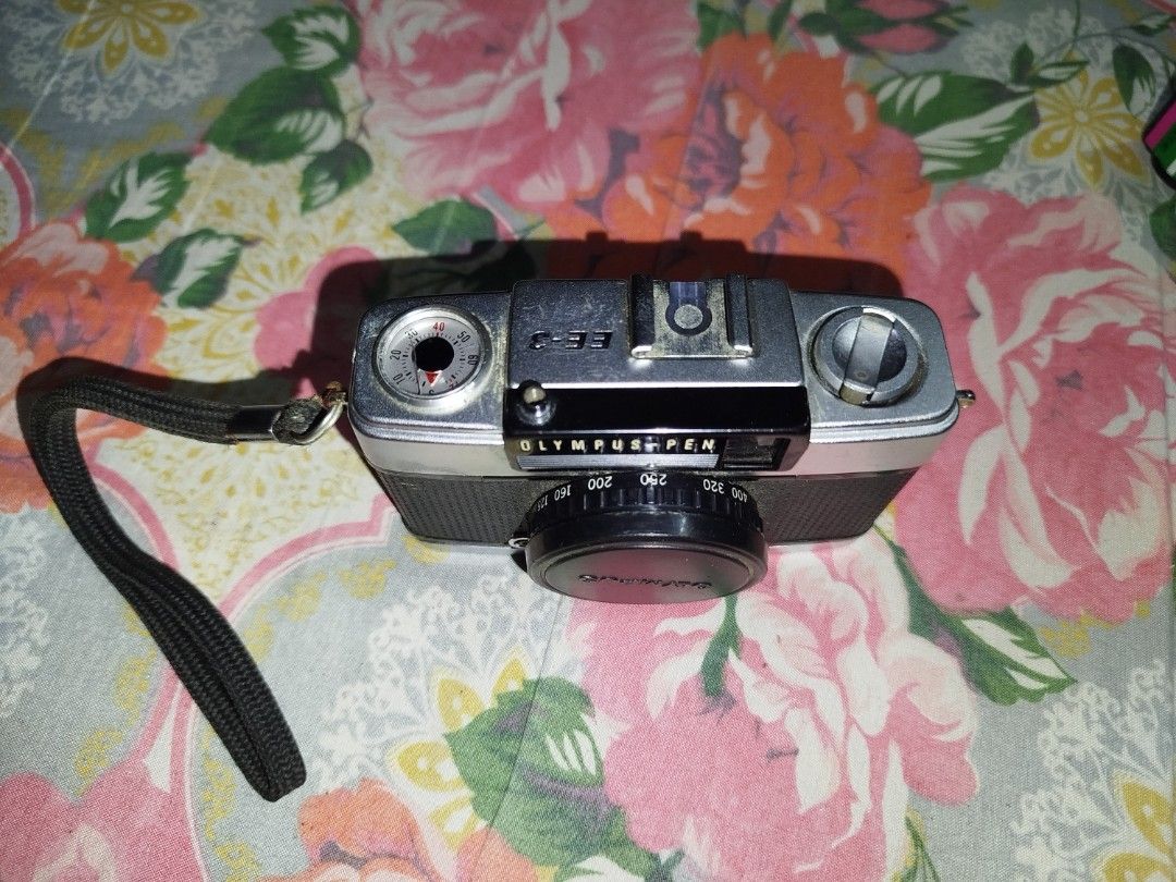 Olympus PEN EE-3 Half Frame Film Camera (Category: Cameras) located in Manila. Submitted by jojo.welter (Listing ID 1461090407, Image 2). Description: - Olympus PEN EE-3 half-frame camera - Ideal for film photography enthusiasts - Comes with a wrist strap - Body shows some signs of wear - Excellent condition - Ready for your next roll of film -With mixed gold parts inside -More than 300$ on international market place -Personal use only -Fully man