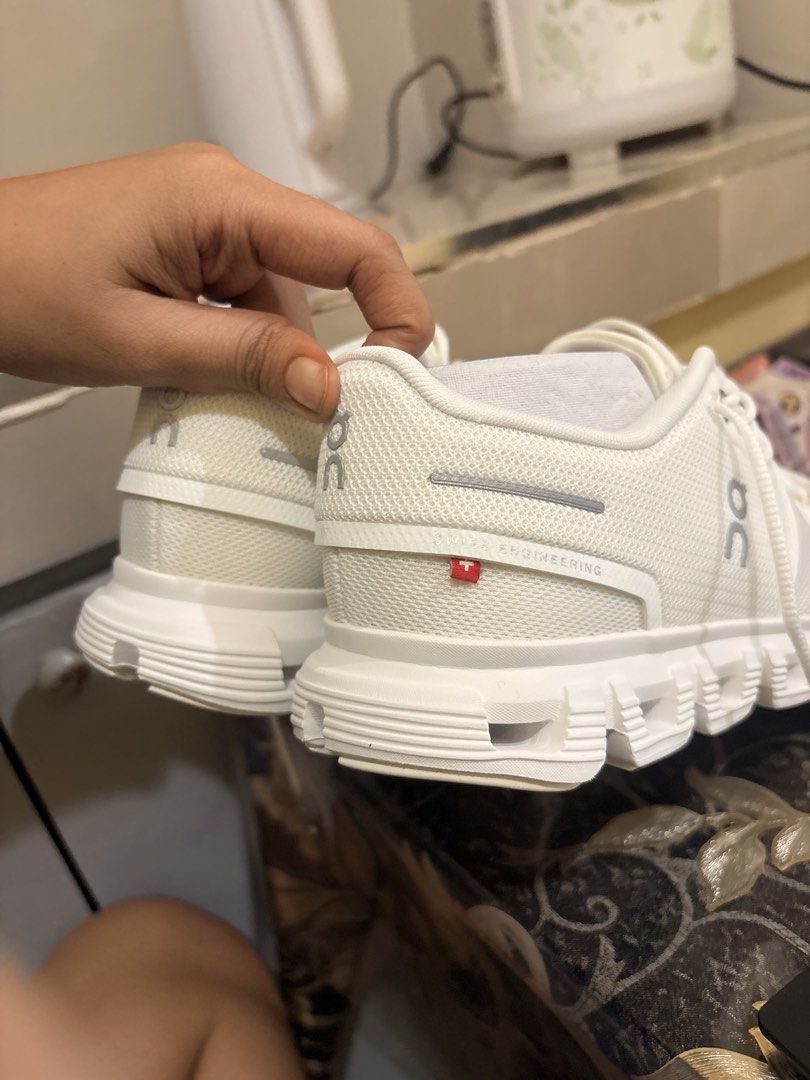 ON Cloud Running Shoes White USW7.5 (Category: Sneakers) located in Manila. Submitted by czmr8y68ng (Listing ID 1461075926, Image 3). Description: - ON Cloud running shoes - Size: USW7.5 / EU38.5 / JP24.5 - selling kasi di ko type - never use sinukat lang - wala na pong tawad mura na yan us 7.5 but will fit sa Us 7 .