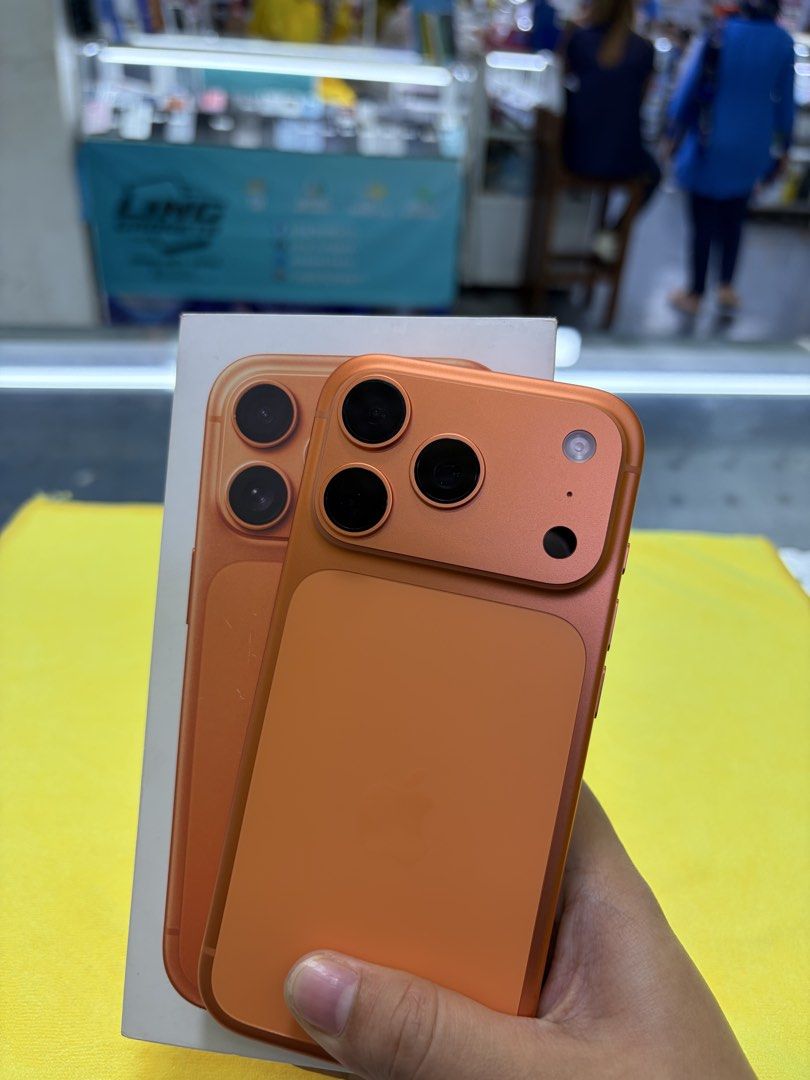Onhand Iphone 17PRO Cosmic almost new (Category: iPhone 17 Series) located in San Juan City. Submitted by lobe2x (Listing ID 1460954121, Image 1). Description: OPEN FOR SWAP / BUY & SELL☑️ NO TO SCAM📌Pakidelete if bawal ONHAND : IPhone 17PRO Quick INFO: 256GB Storage Still have another stock ✔️100% BH Battery health ✔️99 % Percent smooth Sim Restriction - Openline True tone working Face id working No history of repair FOR MORE INQUIRIES DM US JA