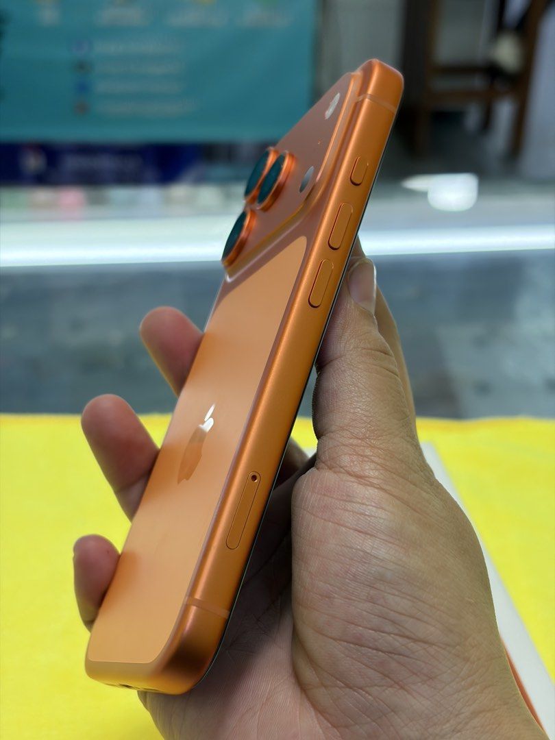 Onhand Iphone 17PRO Cosmic almost new (Category: iPhone 17 Series) located in San Juan City. Submitted by lobe2x (Listing ID 1460954121, Image 3). Description: OPEN FOR SWAP / BUY & SELL☑️ NO TO SCAM📌Pakidelete if bawal ONHAND : IPhone 17PRO Quick INFO: 256GB Storage Still have another stock ✔️100% BH Battery health ✔️99 % Percent smooth Sim Restriction - Openline True tone working Face id working No history of repair FOR MORE INQUIRIES DM US JA