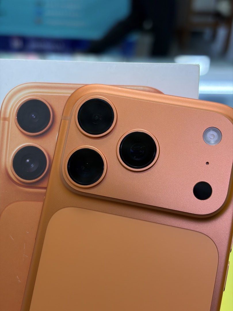 Onhand Iphone 17PRO Cosmic almost new (Category: iPhone 17 Series) located in San Juan City. Submitted by lobe2x (Listing ID 1460954121, Image 2). Description: OPEN FOR SWAP / BUY & SELL☑️ NO TO SCAM📌Pakidelete if bawal ONHAND : IPhone 17PRO Quick INFO: 256GB Storage Still have another stock ✔️100% BH Battery health ✔️99 % Percent smooth Sim Restriction - Openline True tone working Face id working No history of repair FOR MORE INQUIRIES DM US JA