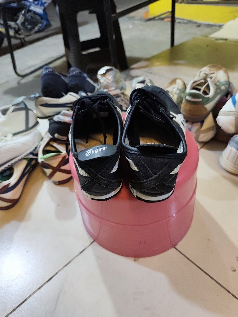onitsuka tiger 40.5/7.5 (Category: Sneakers) located in Davao. Submitted by zl_preloved_shop (Listing ID 1460969494, Image 3). Description: .