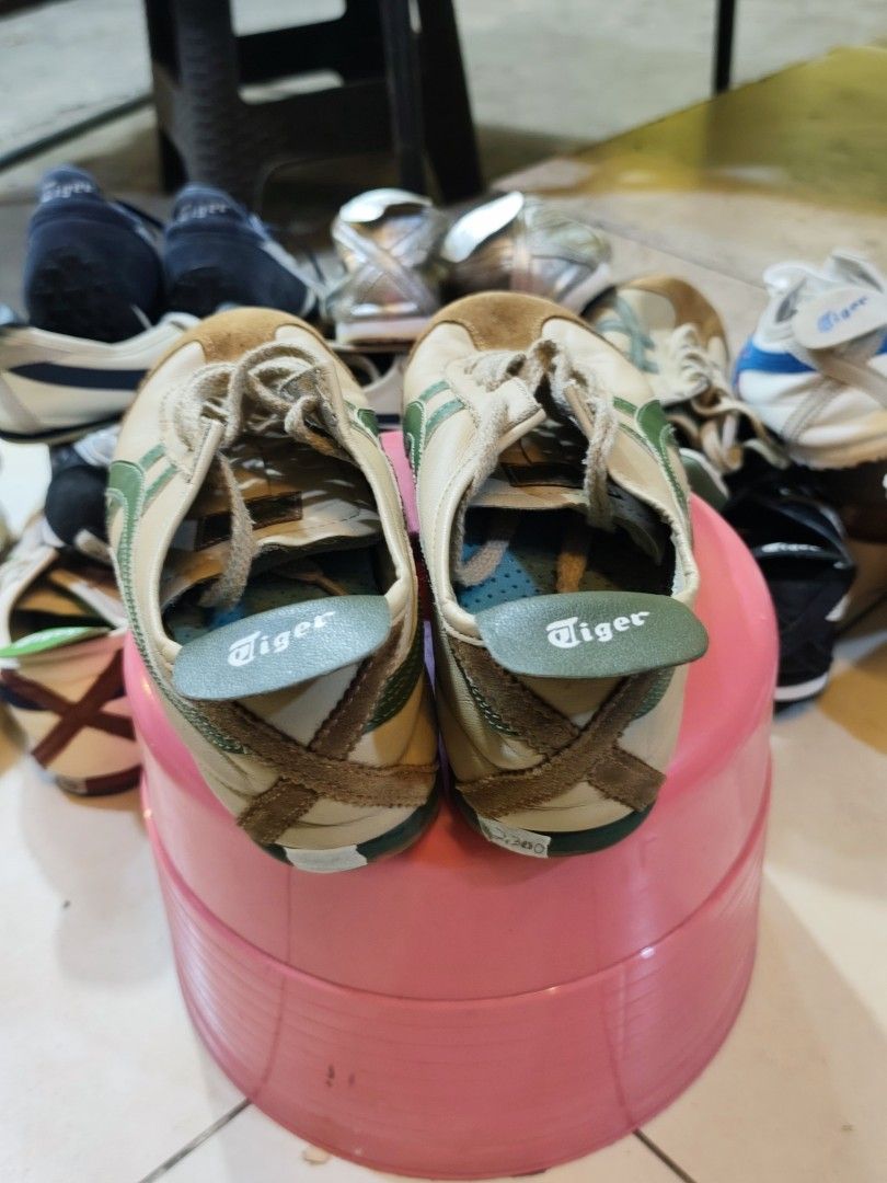 onitsuka tiger 42 / 8.5 (Category: Sneakers) located in Davao. Submitted by zl_preloved_shop (Listing ID 1460972775, Image 3). Description: .
