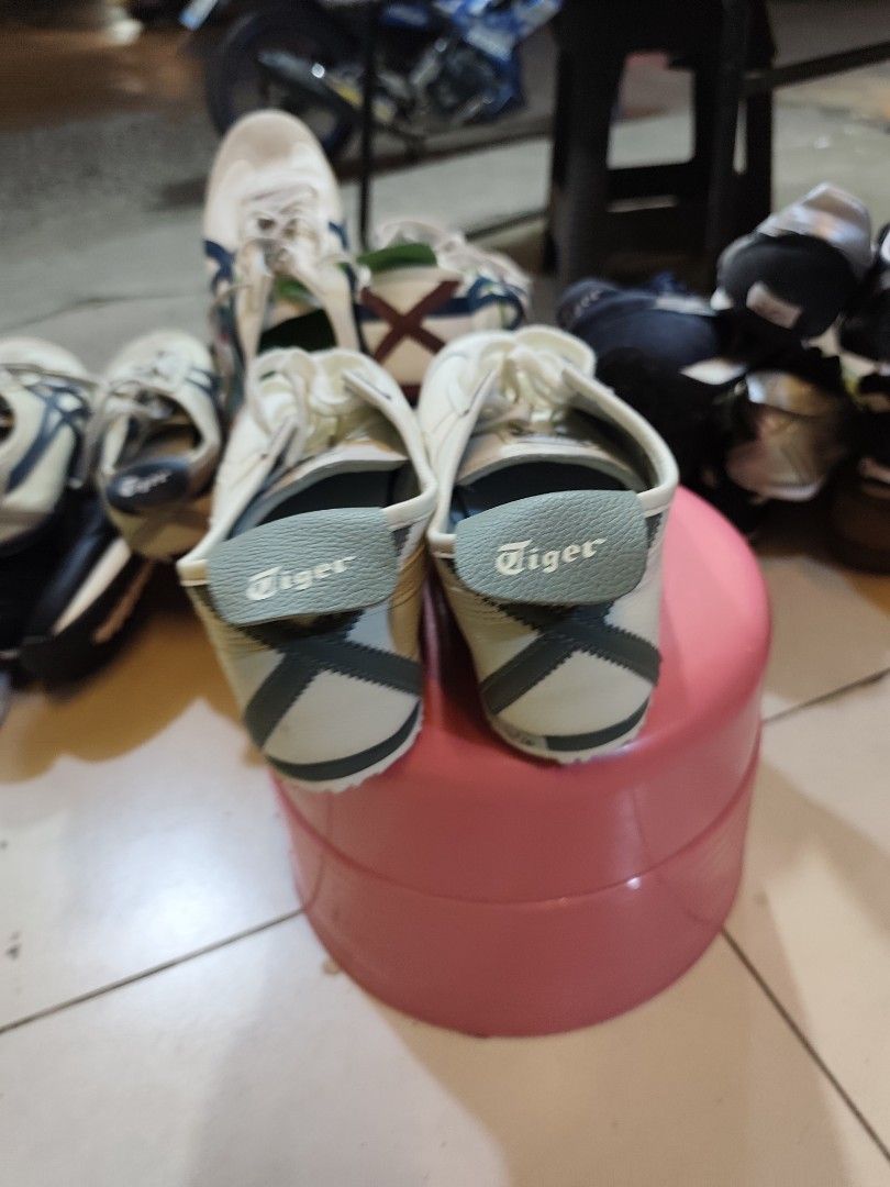 onitsuka tiger 42 / 8.5 (Category: Sneakers) located in Davao. Submitted by zl_preloved_shop (Listing ID 1460974077, Image 3). Description: .