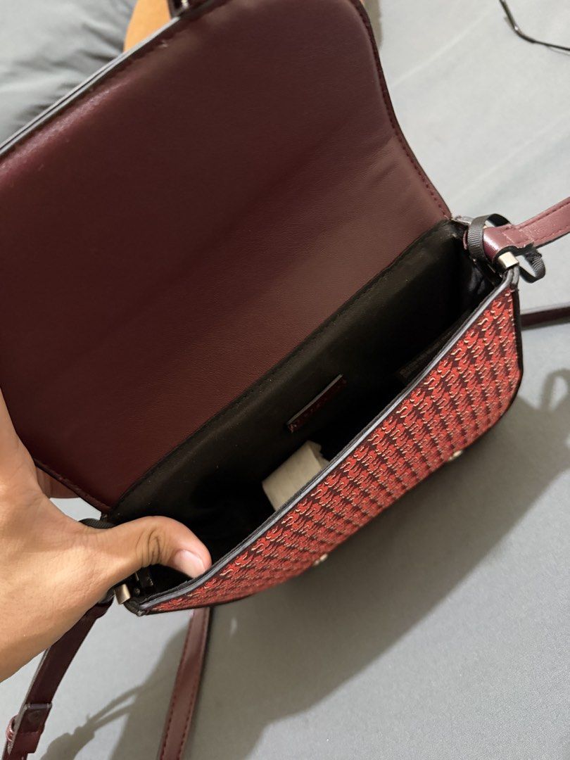Original BERSHKA Burgundy Bag (Category: Cross-body Bags) located in Manila. Submitted by gabmnl (Listing ID 1460970221, Image 2). Description: - used once only - bershka sm aura - bought for ₱1,600 .