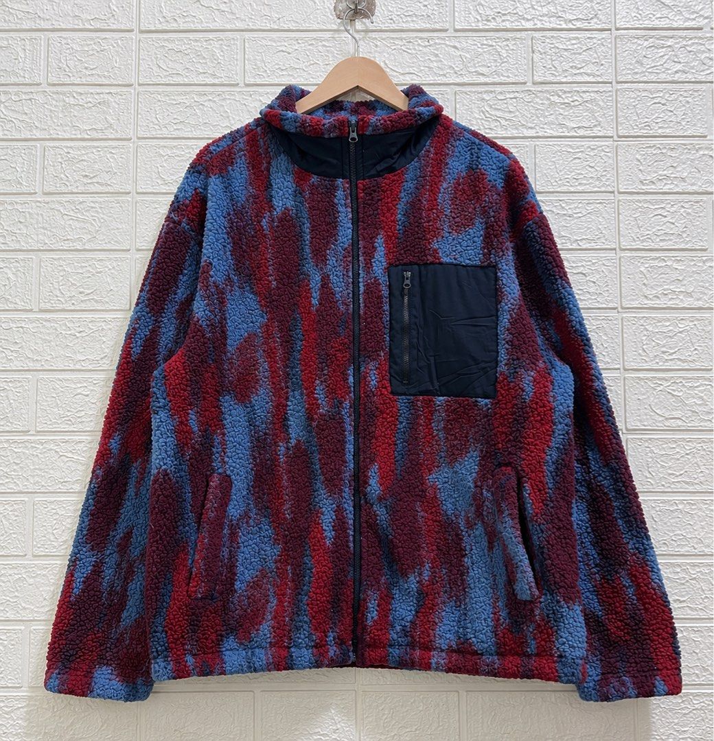 Original Use (Category: Coats, Jackets and Outerwear) located in Taguig. Submitted by thriftstar2 (Listing ID 1460928842, Image 1). Description: W 23 L 28 Size L on tag Excellent condition No hidden issue.