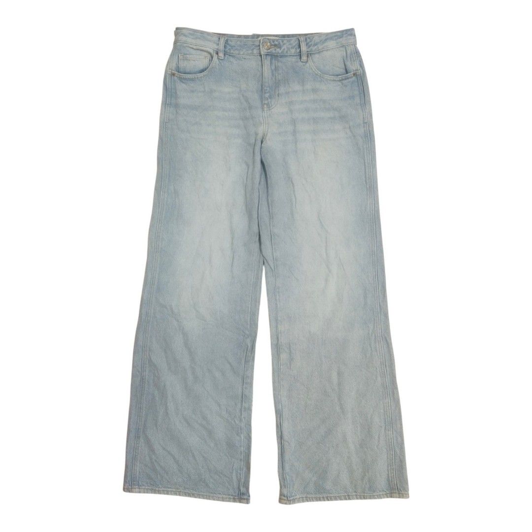 PacSun Casey Low Rise Wide Leg Baggy Jeans Light Wash Denim Size 29(Free Shipping) (Category: Jeans) located in Cavite. Submitted by gii.flips (Listing ID 1460841762, Image 1). Description: Waist: 16.5 inchs L: 42 inchs issue: medyo madumi lang laba lang Condition: Very Good Style Name: Casey Low Rise Baggy Fit: Slouchy, puddle pants, skater, ultra wide-leg, oversized Wash: Light indigo wash, faded blue, bleached denim Material: 100% Cotton rigid