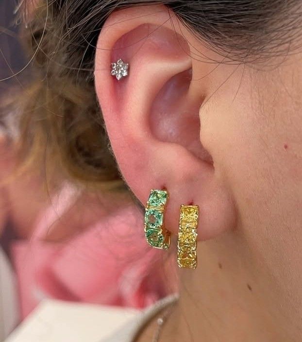 PANDORA ORIGINAL HOOP EARRINGS (Category: Earrings) located in Pasig City. Submitted by titalana2011991 (Listing ID 1460999146, Image 1). Description: BOX AND PAPER BAG.