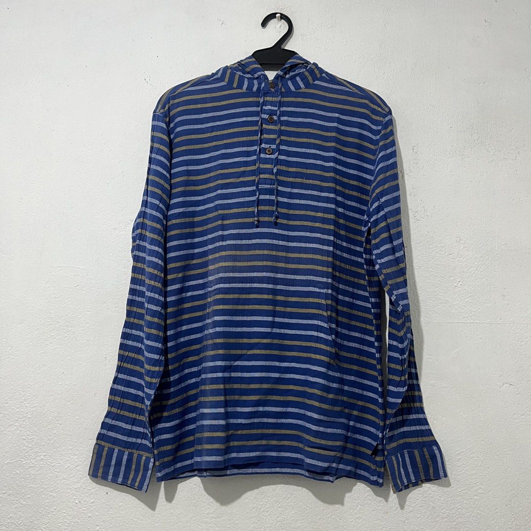 Patagonia Men's Hoodie Jacket [Medium] (Category: Coats, Jackets and Outerwear) located in Quezon City. Submitted by jpsstore (Listing ID 1461027194, Image 1). Description: Size: Medium Width: 21" Length: 26" Sleeve: 25" No issue MOP: Gcash SHIPPING: J&t | Lalamove.