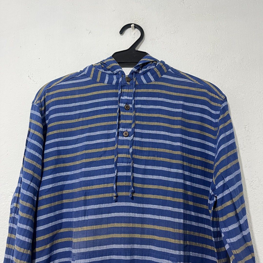 Patagonia Men's Hoodie Jacket [Medium] (Category: Coats, Jackets and Outerwear) located in Quezon City. Submitted by jpsstore (Listing ID 1461027194, Image 2). Description: Size: Medium Width: 21" Length: 26" Sleeve: 25" No issue MOP: Gcash SHIPPING: J&t | Lalamove.