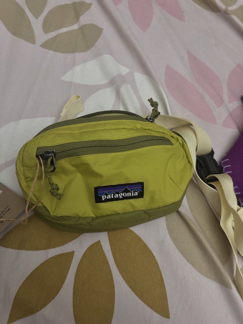 Patagonia Terravia Mini Hip Pack 1L (Category: Belt bags, Clutches and Pouches) located in Taguig. Submitted by buymyztuff (Listing ID 1460972271, Image 1). Description: - Patagonia Terravia Mini Hip Pack - 1L capacity - Got this in Japan for ~PHP 1800 - Has two pen ink stains that should be easily removed (see 3rd pic) - Barely used.