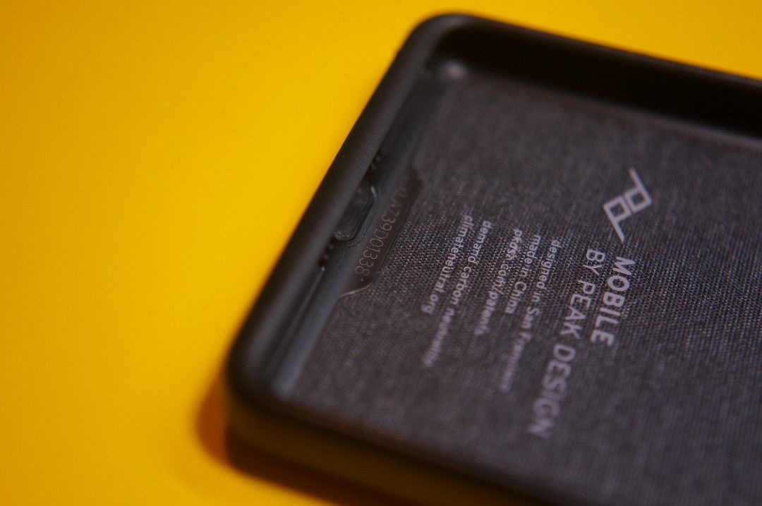 Peak Design Case For Google Pixel 7 (Category: Cases & Sleeves) located in Baguio. Submitted by duenell.027 (Listing ID 1460935199, Image 2). Description: Peak Design Case for Google Pixel 7 • Original / Authentic Peak Design • Premium & slim design • Strong protection • Built-in SlimLink™ system • MagSafe compatible • 2nd hand, good condition • Pixel 7 ONLY 💰 Price: ₱500 📩 PM for interested buyers .