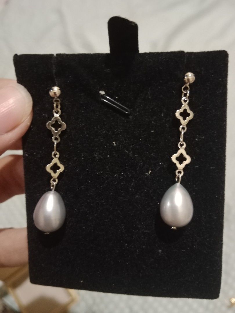Pearl Drop Earrings with Clover Charm Chain (Category: Earrings) located in Manila. Submitted by yethquiday (Listing ID 1461078117, Image 2). Description: - Elegant dangle earrings - Features teardrop-shaped greyish pearl drops - Gold-toned metal - Delicate chain with clover-shaped charms - Adds a sophisticated touch to any outfit.