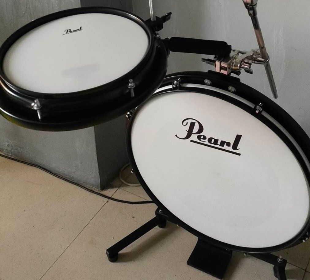 PEARL TRAVELER KIT (Category: Musical Instruments) located in Manila. Submitted by jammzz09 (Listing ID 1460933660, Image 1). Description: Bought in JB music! Lightly used but not abused, Still fresh and new. Price is slightly negotiable. KICK AND SNARE ONLY.