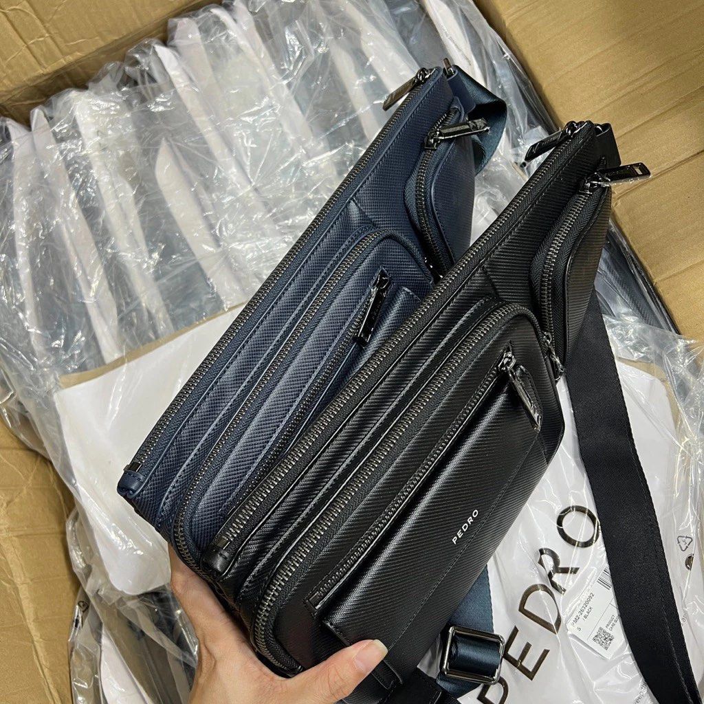 PEDRO men's Tactical Waist Pack (Category: Belt bags, Clutches and Pouches) located in Bulacan. Submitted by mykakarizza (Listing ID 1461111467, Image 3). Description: NEW✨✨ ₱800 only PEDRO men's Tactical Waist Pack Size: 35 x 16 x 5 cm 📸 Actual pics! 🙋🏻‍♀️.