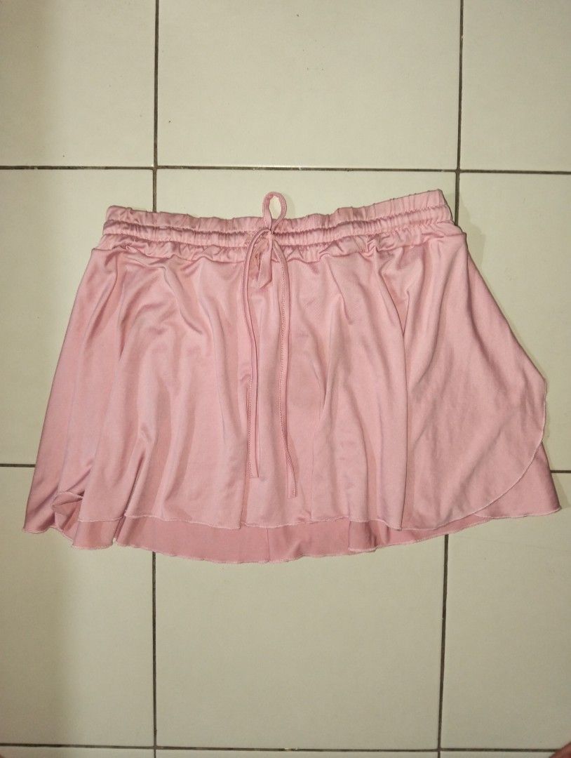 Pink Drawstring Waist Skater Skirt (Category: Skirts) located in Manila. Submitted by oddhorse_8ada97 (Listing ID 1460983866, Image 1). Description: - Adorable pink skater skirt - Comfortable elasticated waistband with drawstring tie - Flirty and flowy hemline - Versatile: great for casual outings or dressing up - Easy to wear and super comfy.