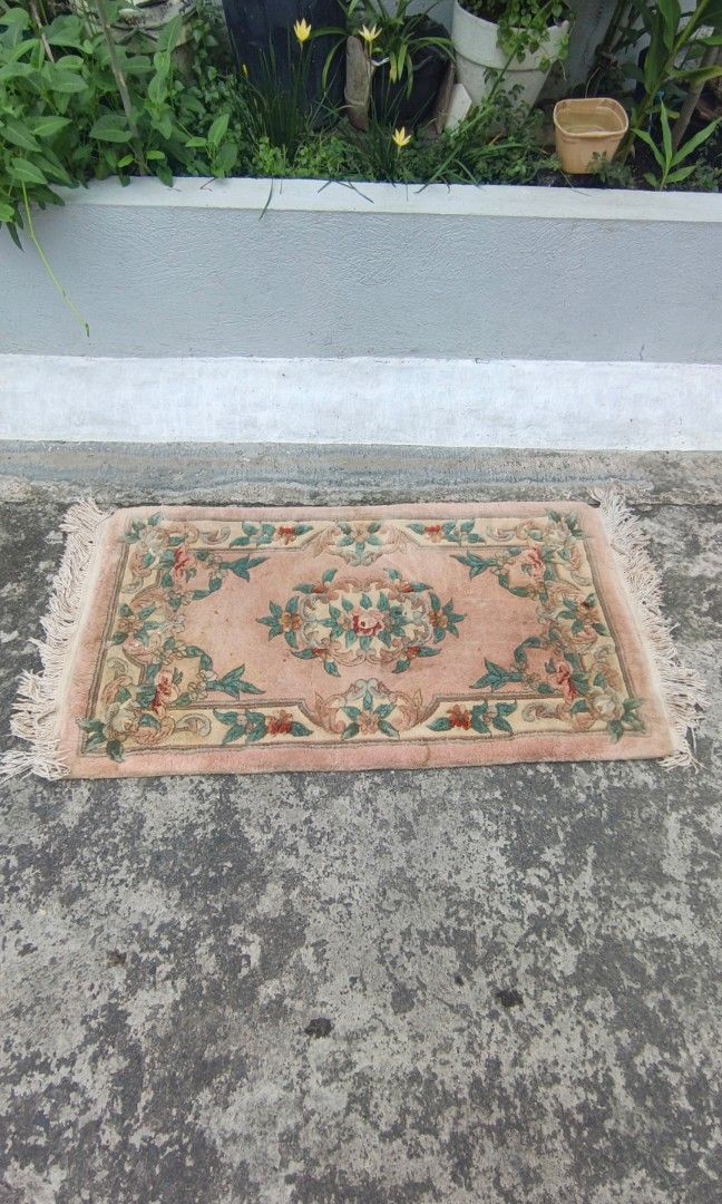 pink floral accent rug (Category: Carpets, Mats & Flooring) located in Manila. Submitted by tonyhawk0592 (Listing ID 1460993083, Image 3). Description: .
