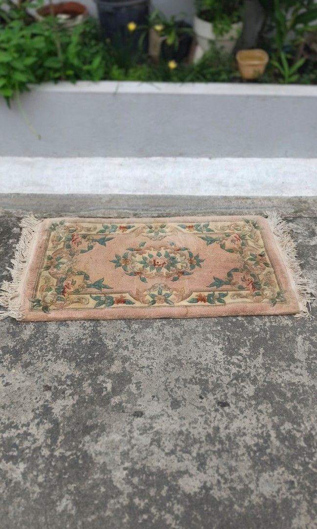 pink floral accent rug (Category: Carpets, Mats & Flooring) located in Manila. Submitted by tonyhawk0592 (Listing ID 1460993083, Image 1). Description: .