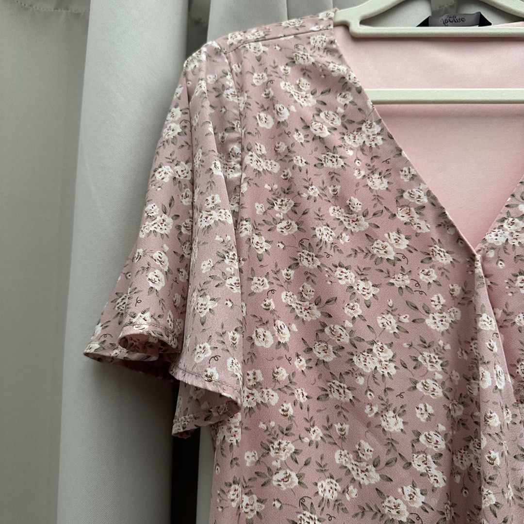 Pink Floral Wraparound Dress (Category: Dresses) located in Cainta. Submitted by tooonico (Listing ID 1461023549, Image 3). Description: Quality fabric! RFS: Decluttering MOP: GCash/Maya/Maribank/UB .