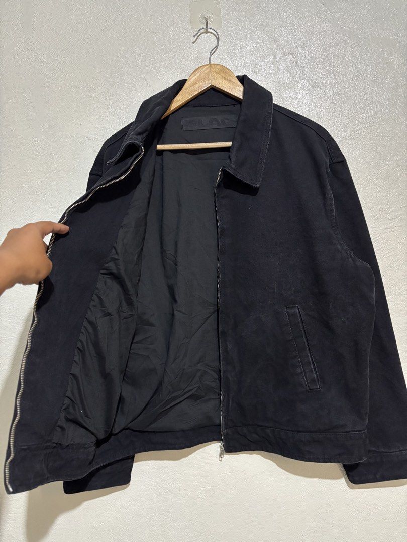 PLAC HEAVY CANVAS (DETROIT) JACKET (Category: Coats, Jackets and Outerwear) located in Malaybalay. Submitted by hagdawhits (Listing ID 1461064469, Image 3). Description: PLAC HEAVY CANVAS (DETROIT) JACKET Ykk Zipper closure Good Condition Black Colorway 2 Side Pocket Tag: M Dimes: 24pit-pit x L27 Shoulder: 20.5 inches Sleeve: 24 inches Issues: need wash only (see pics) mine: 850+sf ❗️all items are thrifted manage your expectation ❗️color may vary