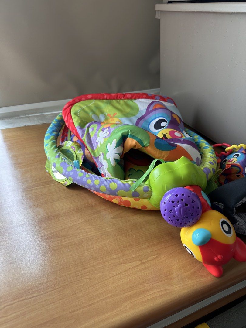 Playgro Mat (Category: Infant Playtime) located in Mandaluyong City. Submitted by betterchelle (Listing ID 1460943490, Image 1). Description: Play Gro Mat with Music Used only for 3 mos Brand new is around 4k Bought in Rustans Shang.