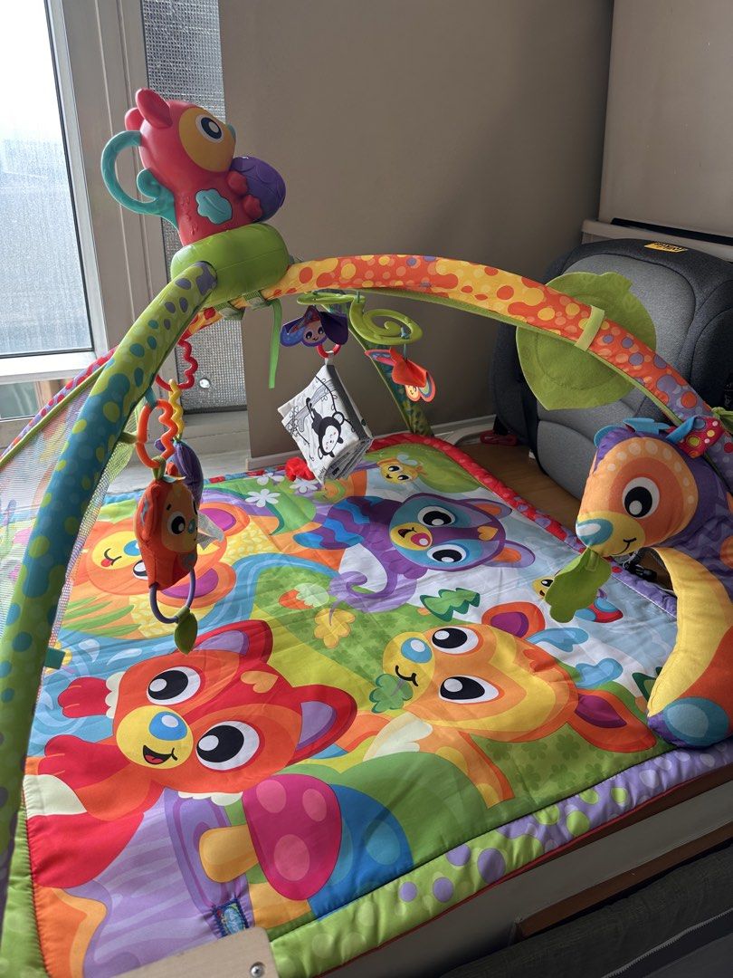 Playgro Mat (Category: Infant Playtime) located in Mandaluyong City. Submitted by betterchelle (Listing ID 1460943490, Image 2). Description: Play Gro Mat with Music Used only for 3 mos Brand new is around 4k Bought in Rustans Shang.