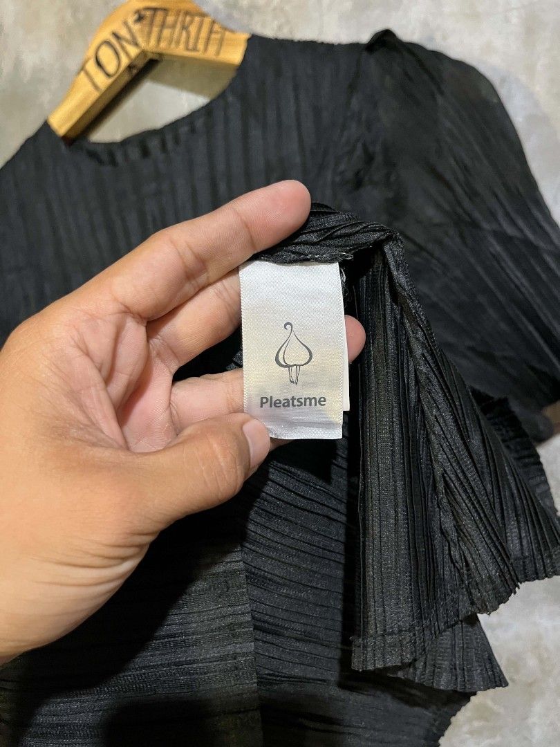 Pleats Me (Category: Blouses) located in Andop. Submitted by tonthrift_st (Listing ID 1461111570, Image 2). Description: Pleats Me Good as new Dimes W16 L23 No issue / flaws 🏷️📥 📍Kapalong, Davao del Norte.