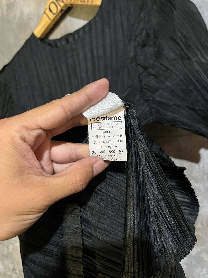 Pleats Me (Category: Blouses) located in Andop. Submitted by tonthrift_st (Listing ID 1461111570, Image 3). Description: Pleats Me Good as new Dimes W16 L23 No issue / flaws 🏷️📥 📍Kapalong, Davao del Norte.