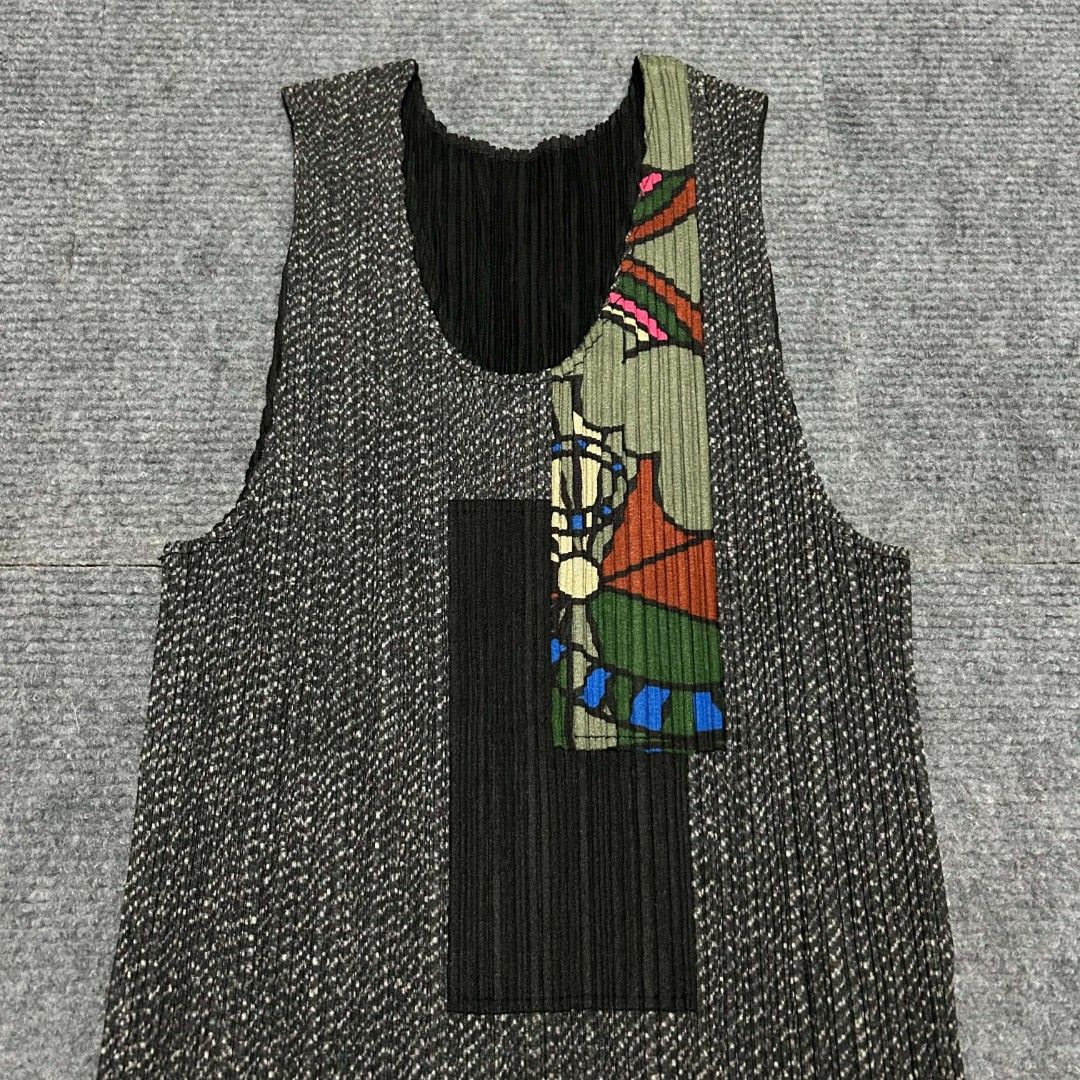 Pleats please issey miyake patchwork top (Category: Blouses) located in Pavia. Submitted by timeless.rags.5001 (Listing ID 1461036269, Image 3). Description: Pleats please Issey miyake patchwork Top Authentic Excellent Condition Size 3 Freesize Width: 10.5 stretchable Length: 21.5 No issue 3500 only.