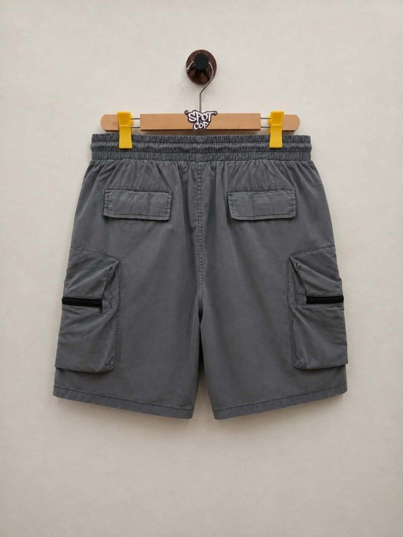 PMGO HK MULTIPOCKET UTILITY CARGO LACED SHORT (Category: Shorts) located in Taguig. Submitted by zieyaaa.o1 (Listing ID 1461046972, Image 2). Description: PMGO HK MULTIPOCKET UTILITY CARGO LACED SHORT SIZE XXL ON TAG 32-42 WAISTLINE 22 LENGTH 13 LEG OPENING EXCELLENT CONDITION TAGUIG LOCATION 849 PHP + SF *COLOR MAY VARY DUE TO LIGHTING.