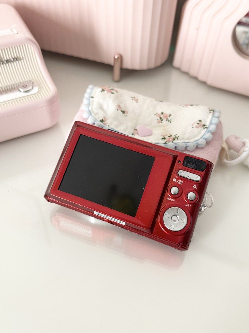 Polaroid iS426 Digital Camera Red Digicam Y2K (Category: Cameras) located in Marilao. Submitted by toutlemonde (Listing ID 1461082473, Image 2). Description: - 16MP CCD sensor - 4x optical zoom - can take photos/ videos - 9/10 cosmetic condition - uses SD card (not included) Issue: no functional issue Inclusions: battery, universal charger, pouch, troubleshoot card Location: Marilao, Bulacan MOD: J&T / LBC / Meetup (+₱220hf SM north/ trinoma) MOP
