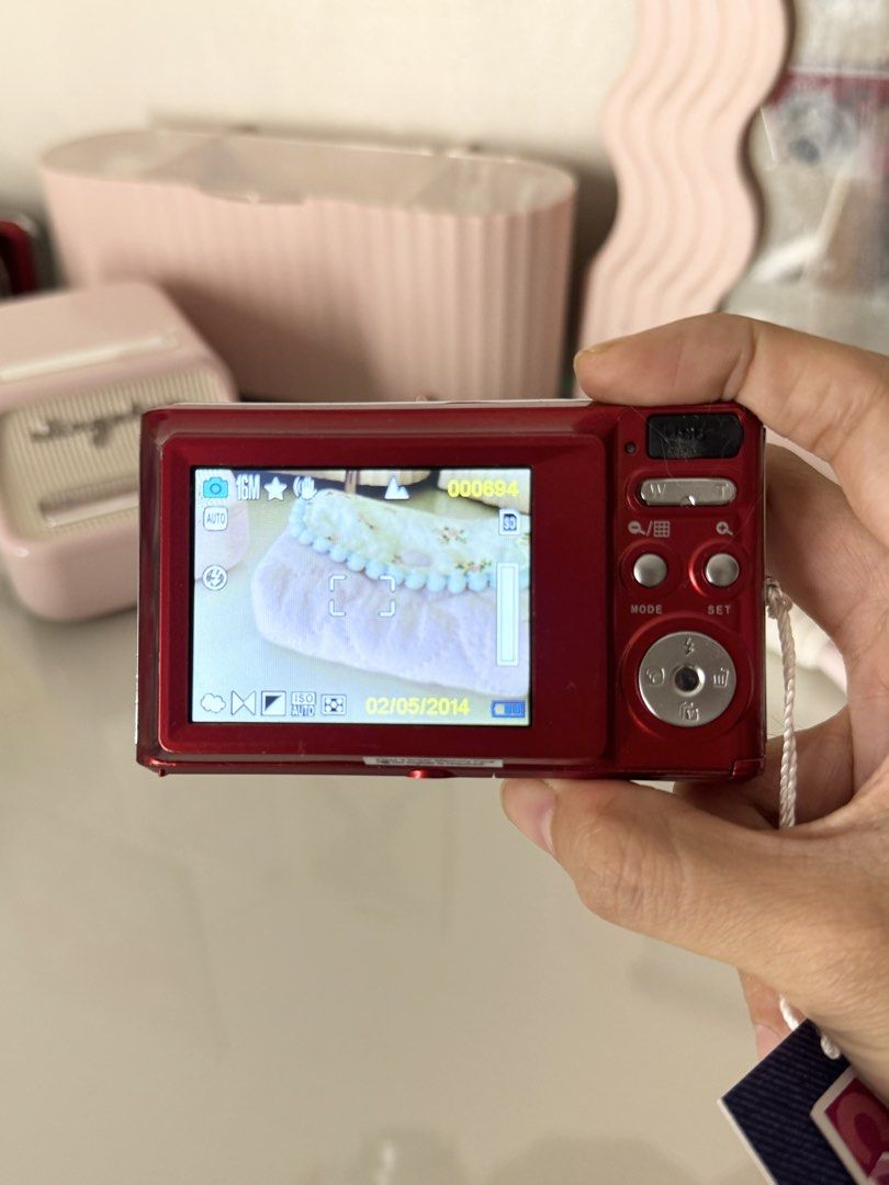 Polaroid iS426 Digital Camera Red Digicam Y2K (Category: Cameras) located in Marilao. Submitted by toutlemonde (Listing ID 1461082473, Image 3). Description: - 16MP CCD sensor - 4x optical zoom - can take photos/ videos - 9/10 cosmetic condition - uses SD card (not included) Issue: no functional issue Inclusions: battery, universal charger, pouch, troubleshoot card Location: Marilao, Bulacan MOD: J&T / LBC / Meetup (+₱220hf SM north/ trinoma) MOP
