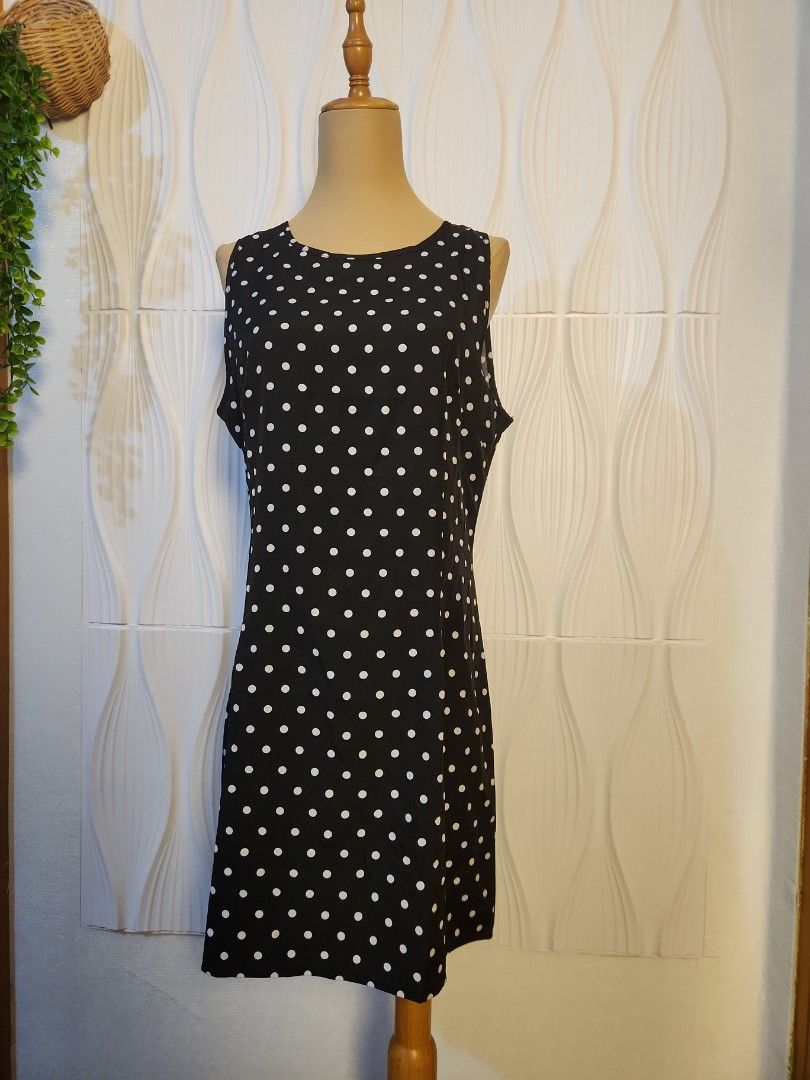 Polka Black Dress Large (Category: Dresses) located in Marikina City. Submitted by KanamiFinds (Listing ID 1461001663, Image 1). Description: Bust: up to 40 inches Waist: 36 inches Length: 33 inches from the shoulders.