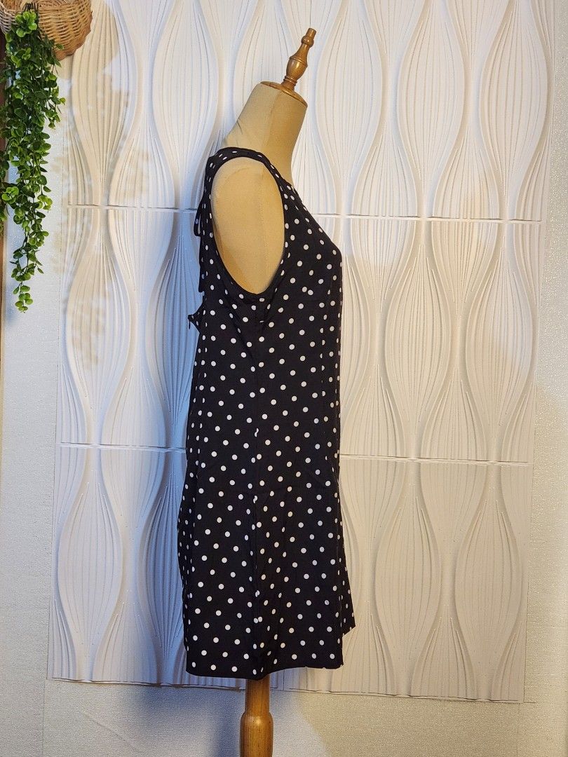 Polka Black Dress Large (Category: Dresses) located in Marikina City. Submitted by KanamiFinds (Listing ID 1461001663, Image 2). Description: Bust: up to 40 inches Waist: 36 inches Length: 33 inches from the shoulders.