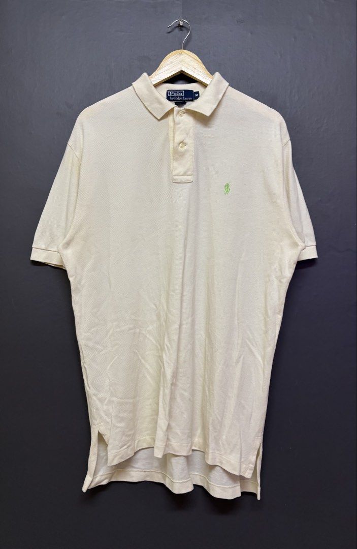 POLO RALPH LAUREN (Category: Tshirts & Polo Shirts ) located in Cavite. Submitted by staythrifted.23 (Listing ID 1460949336, Image 1). Description: Size : Medium on 🏷️ ( Oversized ) Dimes : Length 30/32.5 Width 23 Condition : Excellent to like new Color rate : 9.7/10 Issue : Light yellow stain shoulder part .