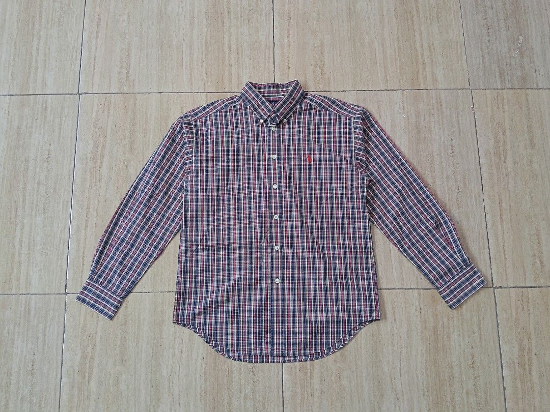 Polo Ralph Lauren Plaid Button Down Shirt Size M (Category: Tshirts & Polo Shirts ) located in Glan. Submitted by cpaharodde48008 (Listing ID 1460961390, Image 1). Description: - Classic plaid shirt from Polo Ralph Lauren - Iconic pony logo on the chest - Made in Indonesia - 100% Cotton - Button-down collar - Long sleeves - Size: Medium (M) - Ideal for casual and smart-casual outfits.