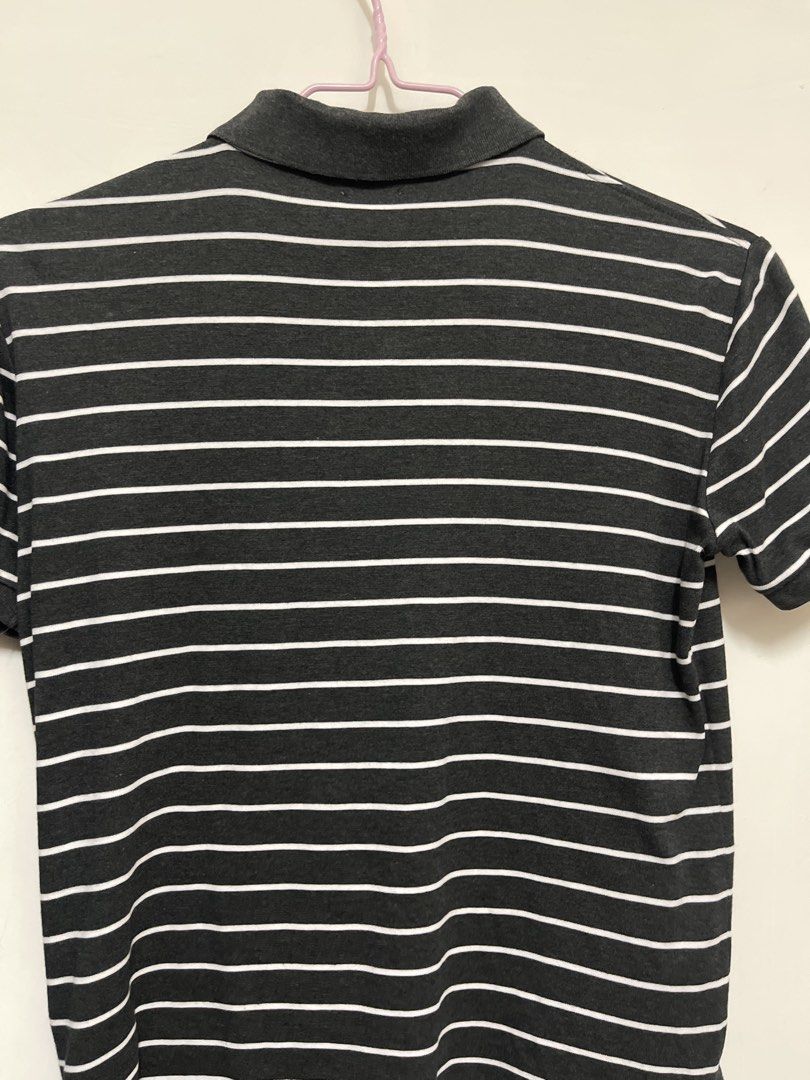 Polo Ralph Lauren Striped Custom Slim Fit Polo Shirt XS （分類：T-shirt、恤衫、有領衫）位於 Hong Kong。 由 bill2211 提交（商品編號 1461061100，圖片 4）。簡介： Very good condition Sf delivery Classic Polo Ralph Lauren striped polo shirt. Dark grey with white stripes. Custom slim fit, size XS. Features the iconic polo player logo. Two-button placket. Great for casual wear or a smart-casual look. Easy to pair with jeans or shorts.。