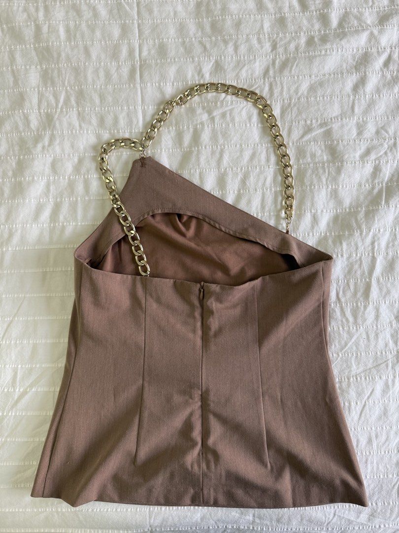 Pomelo Gold-Chain Strap Asymmetrical Top in Brown (Category: Sleeveless) located in Tarlac. Submitted by samdeclutters_ (Listing ID 1461008309, Image 3). Description: - Size: XS - Material: Polyester / Spandex - Features: Gold chain strap, invisible back zip - Used once.