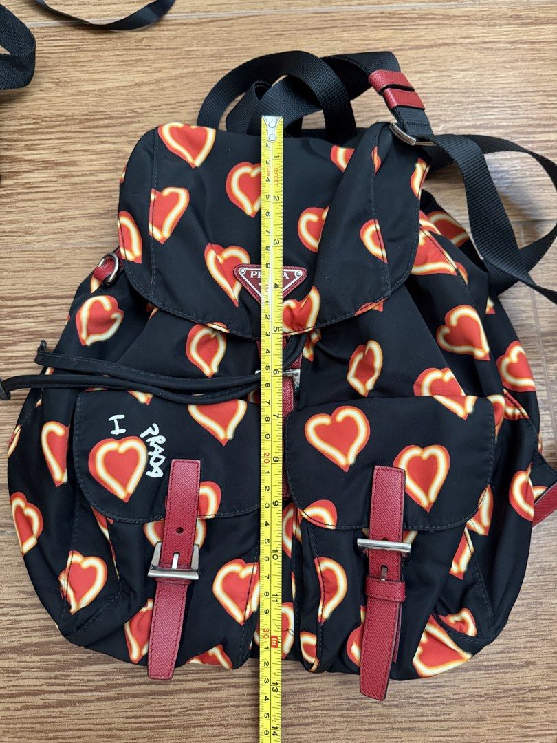 Prada （分類：背囊）位於 Hong Kong。 由 wongcheuk 提交（商品編號 1460974913，圖片 4）。簡介： Prada尼龍背囊 輕身，輕便。