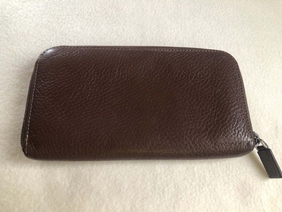Prada choco brown zip long wallet (Category: Luxury Bags & Wallets) located in Pasig City. Submitted by maricrism68145 (Listing ID 1461055733, Image 2). Description: Japan preloved.