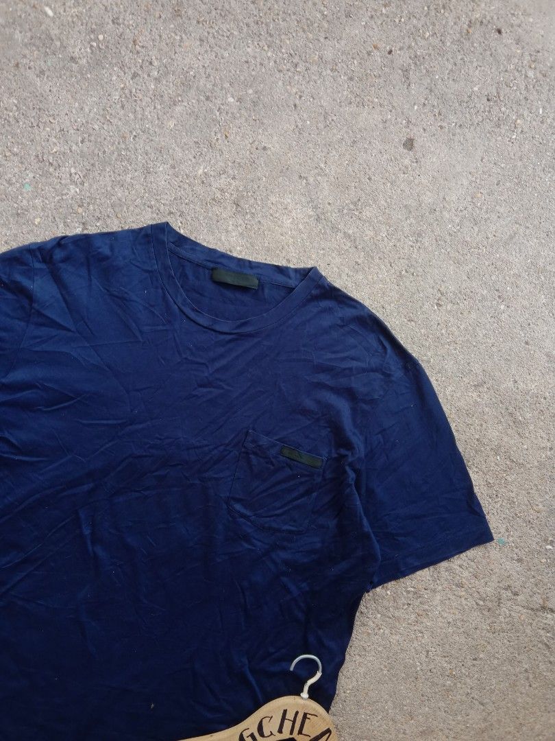 Prada pocket tee (Category: Activewear) located in Dumanjug. Submitted by goldenforest.f91668 (Listing ID 1461022039, Image 2). Description: 21 x 28 excellent to new condition Ganda Ng stitching cut washtag color rate 10/10 cebu location.