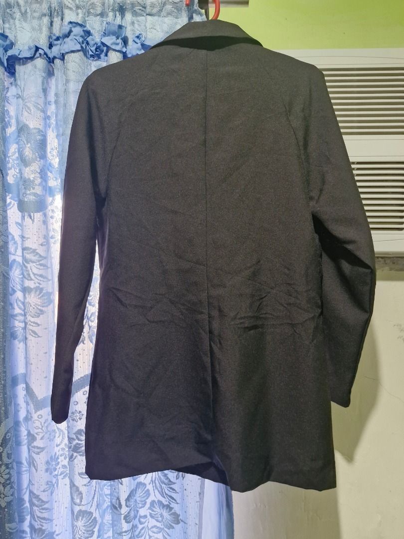 Preloved Black Double-Breasted Blazer with Green Lining (Category: Coats, Jackets and Outerwear) located in Caloocan City. Submitted by cmllesguerra (Listing ID 1461044389, Image 2). Description: RFS: Decluttering 📍 Location: Taytay, Rizal Payment first via bank transfer or GCash - Classic black double-breasted blazer - Two front pockets - Vibrant green lining - Sharp and professional look - Versatile for work or night out.