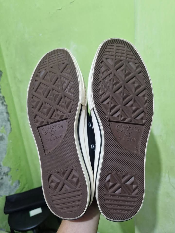 PRELOVED CONVERSE CHUCK 70 LOW CUT – BLACK (Category: Casual Shoes) located in Caloocan City. Submitted by cmllesguerra (Listing ID 1461023615, Image 2). Description: RFS: Declutter hindi nagagamit. Size: Women 11 | Men 9 | 27.5 cm Note: OG/Authentic. No box included. 📍 Location: Taytay, Rizal - Payment first via GCash or bank transfer.